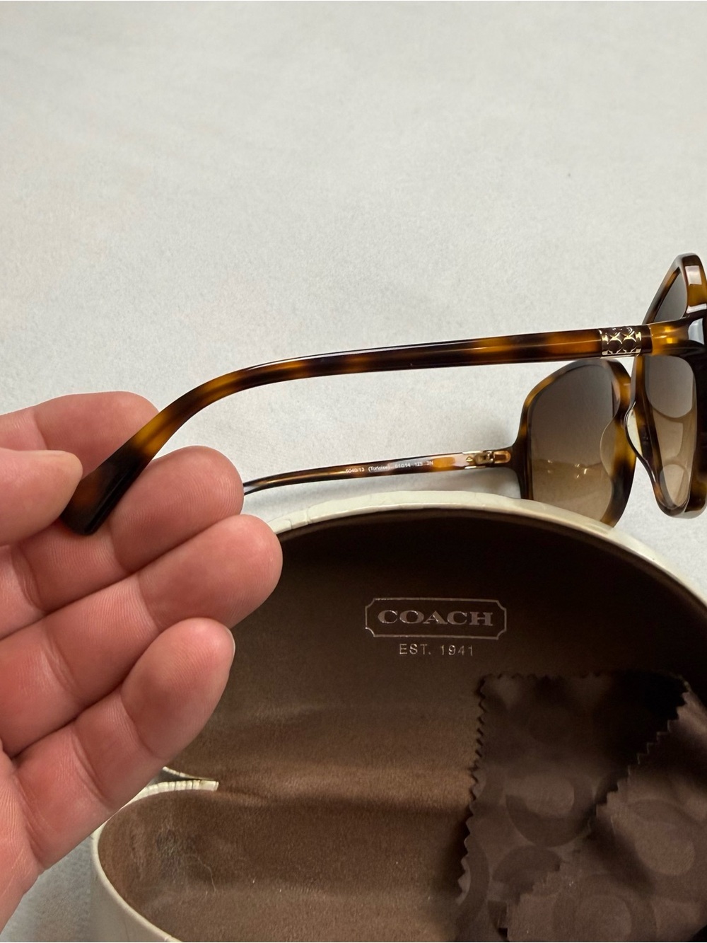 Coach HC 8052 LeAnn Tortoise Shell Oversized Sunglasses with Case Cloth 5040/13 - Picture 7 of 8